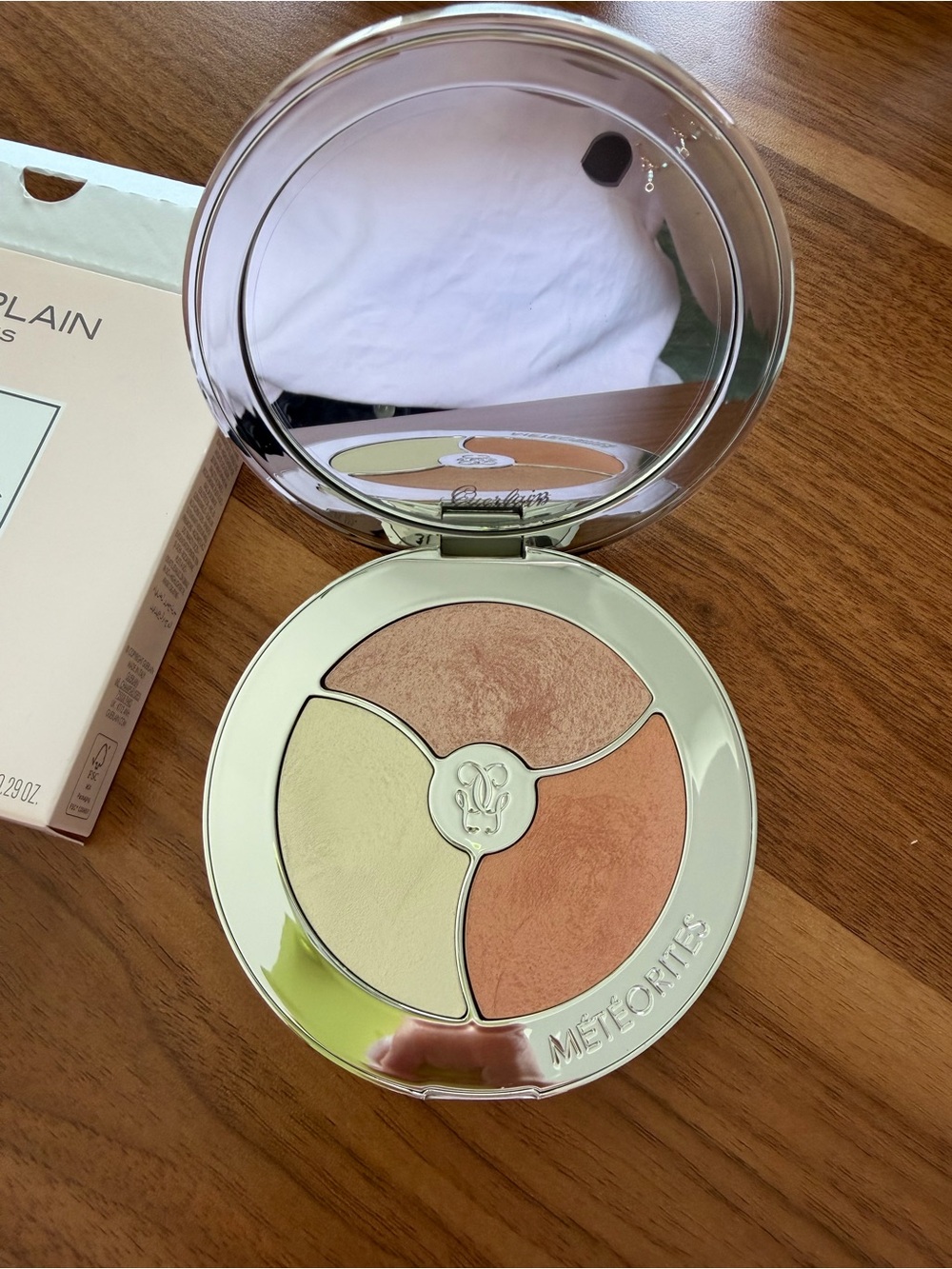 GUERLAIN Météorites Pearl Dust Palette — Pale Pink Compact with Pastel Accents